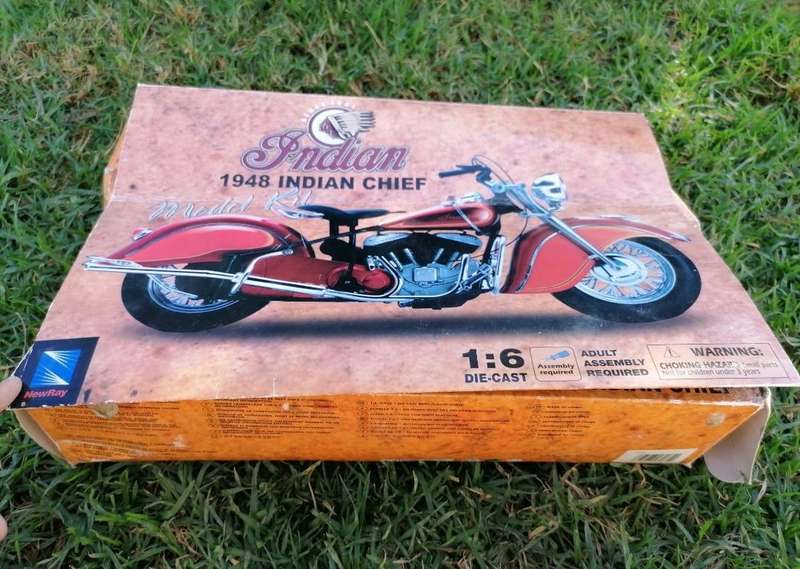 Vintage Ray 1948 Indian Chief Motorcycle 1:6