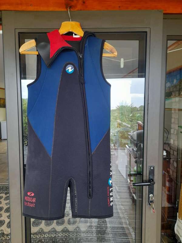 AQUALUNG Tech diving suit. 5mm suit with 7 mm jacket. Size 38