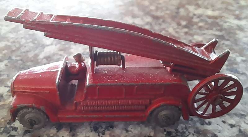 Matchbox Dennis Fire Escape # 9a
