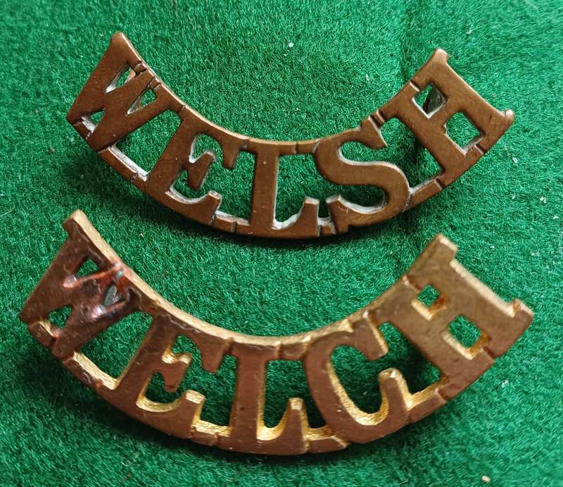 British Army, The Welch Regt brass titles x 2