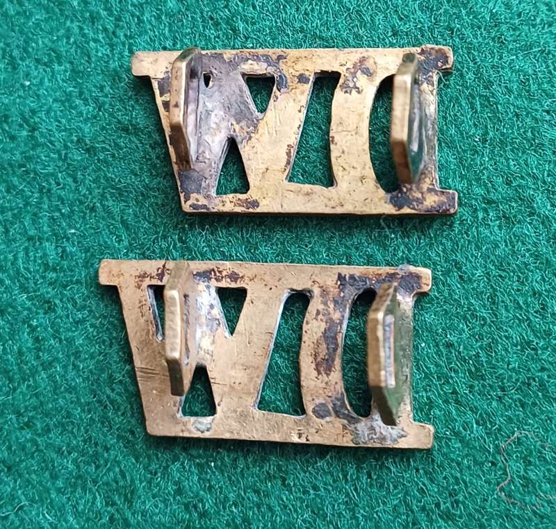 British Army, Duke of Wellington's, (West Riding,) Regt, brass titles pair, DW variation