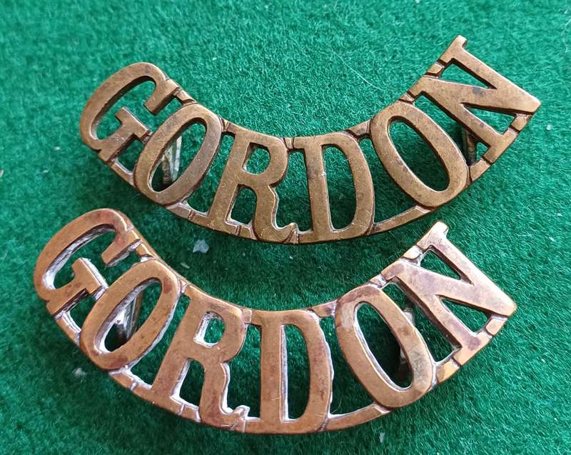 British Army, Gordon Highlanders  brass titles, D lugs