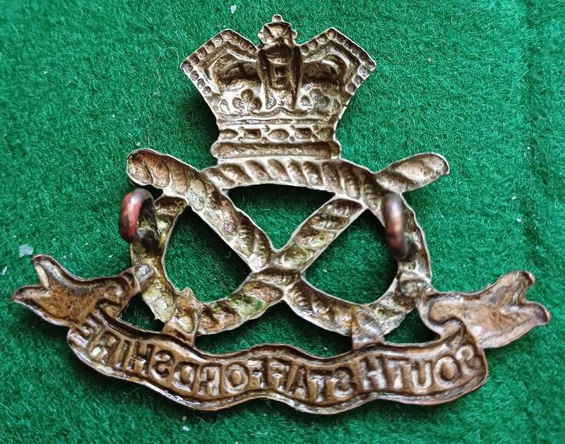 British Army, South Staffordshire Regt BiM QVC cap badge, lugged