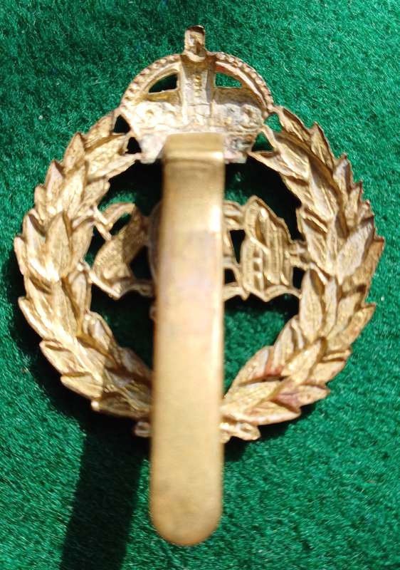British Army, 2nd Dragoon Guards, (Queen's Bays,) brass cap badge with backing