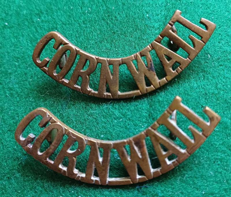 British Army, Duke of Cornwall's Light Infantry brass titles pair