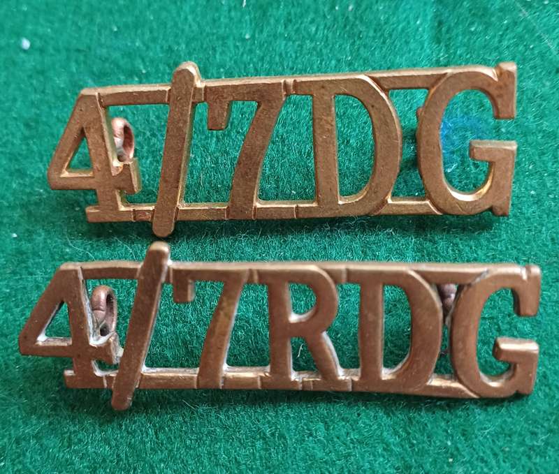 British Army, 4th / 7th Dragoon Guards brass titles x 2