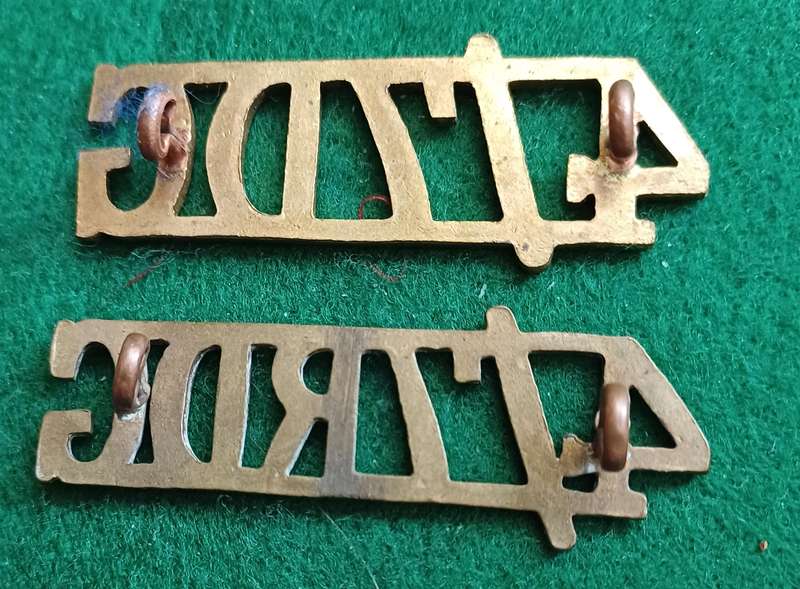British Army, 4th / 7th Dragoon Guards brass titles x 2