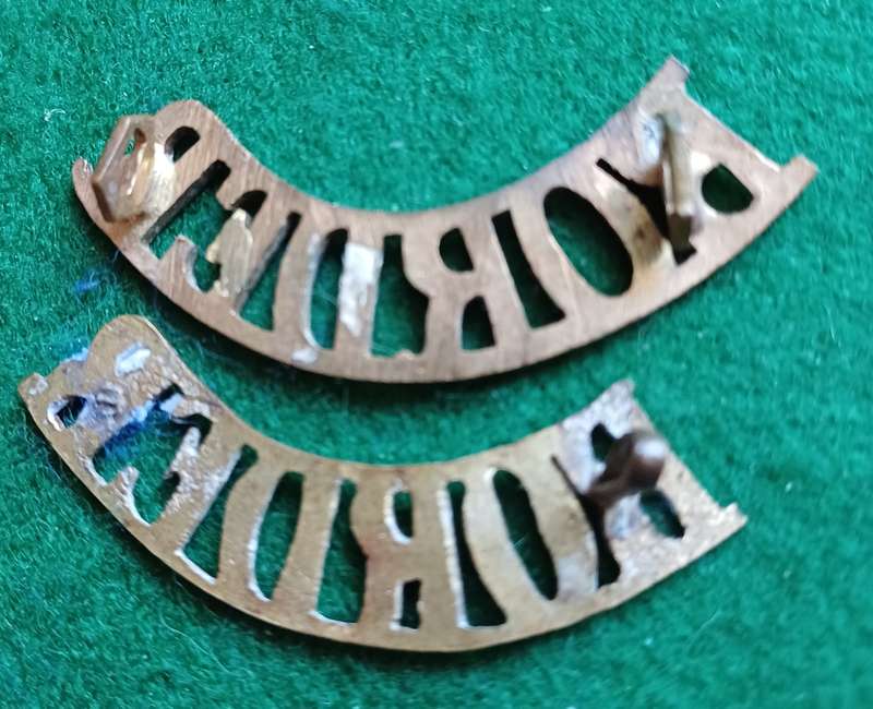 British Army, Border Regt brass titles x 2
