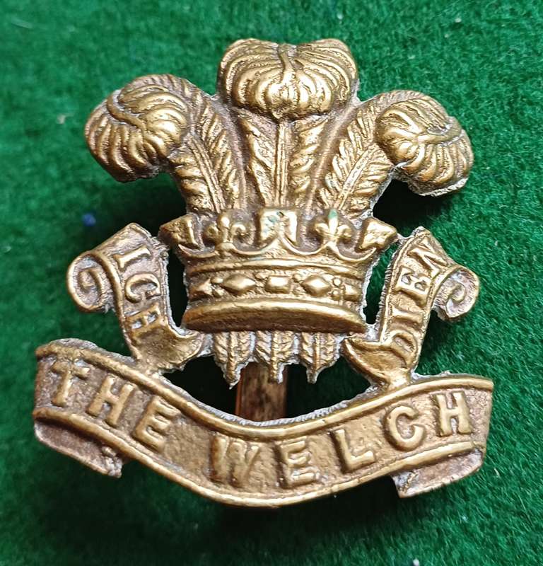 British Army, The Welch Regt brass cap badge, pos economy