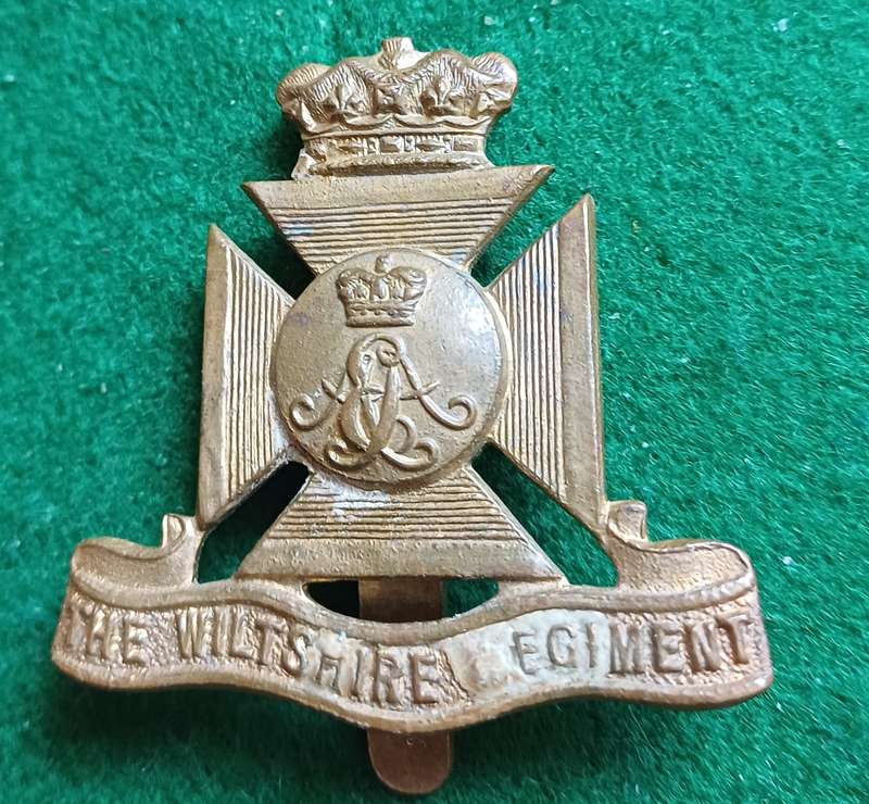British Army, Wiltshire regt brass cap badge