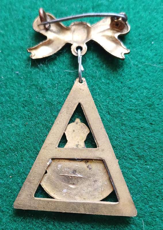 British Army, Durham Light Infantry enamel & brass Sweetheart badge
