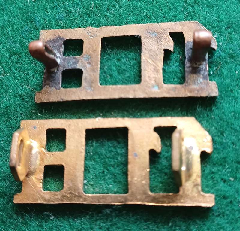 British Army, 11th Hussars brass titles x 2