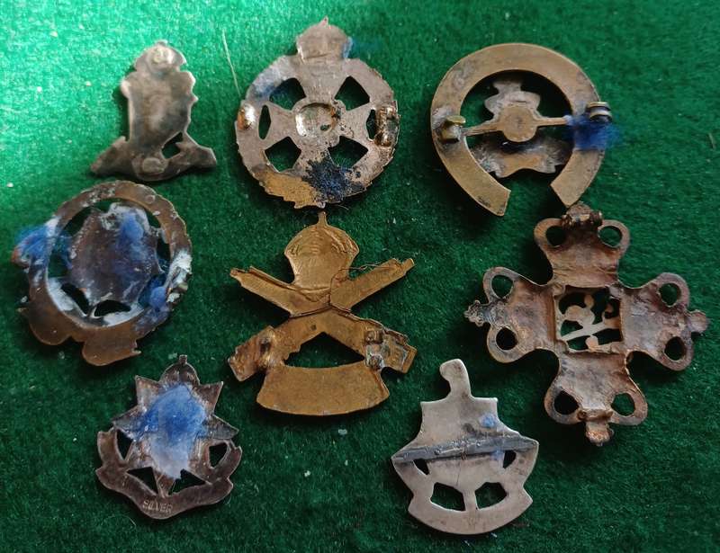 Selection of 8 Sweetheart badges, missing pins, sold as seen