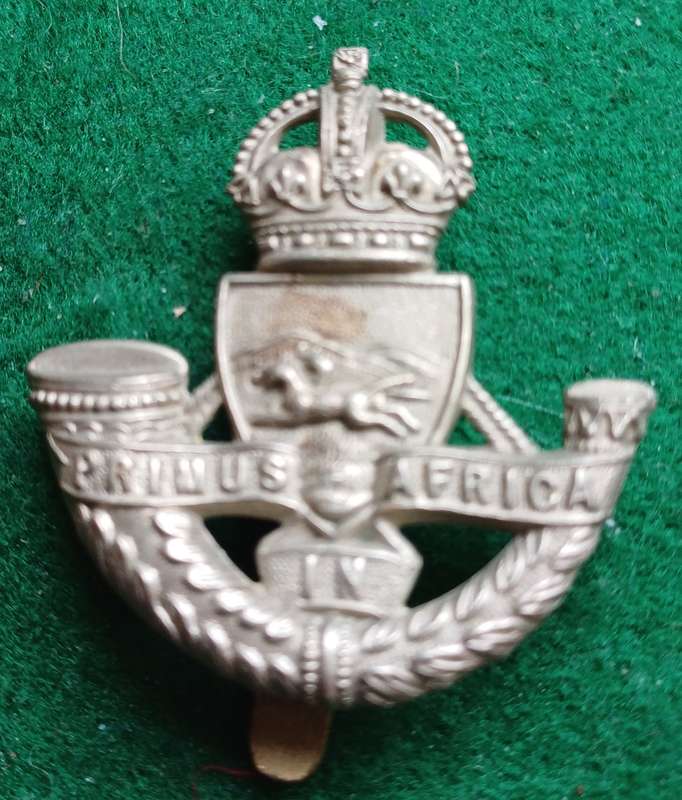 SA UDF Royal Durban Light Infantry WM cap badge