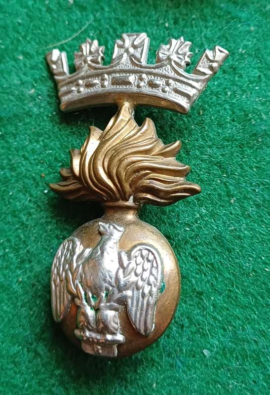 British Army, Royal Irish Fusiliers 2 piece, BiM cap badge