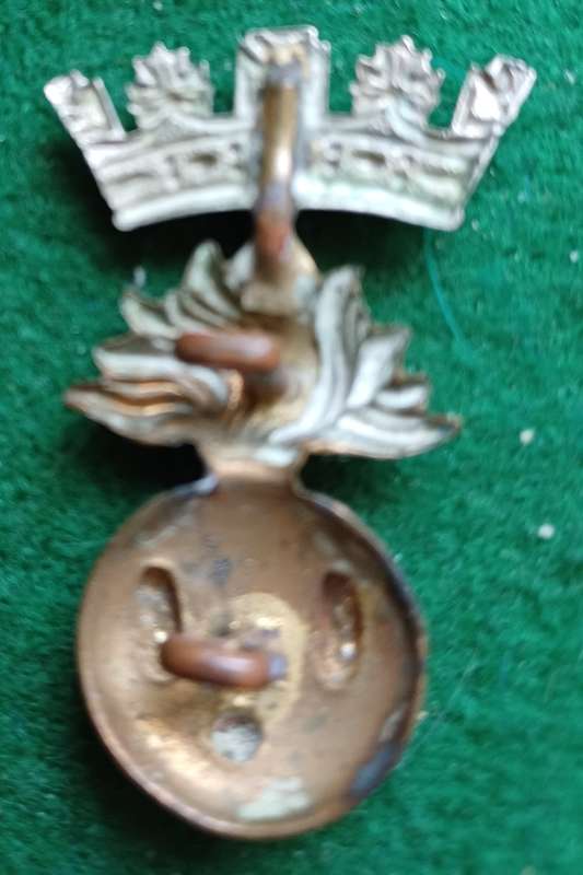 British Army, Royal Irish Fusiliers 2 piece, BiM cap badge
