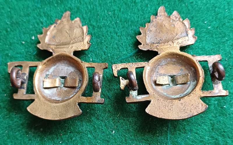 British Army, Royal Irish Fusiliers Officer's 2 piece BiM titles pair
