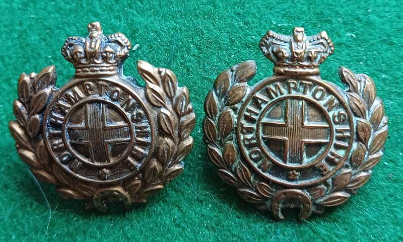 British Army, Northamptonshire regt brass QVC collars pair