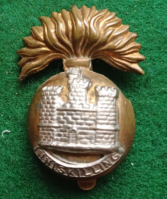 British Army Royal Inniskilling Fusiliers BiM cap badge, flag left