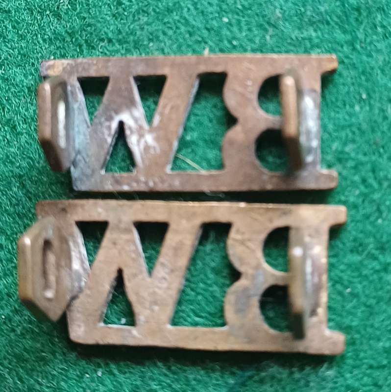 British Army Black Watch brass titles pair, D lugs