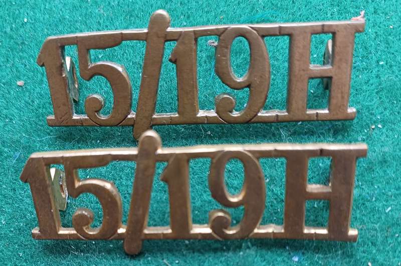 British Army: XV / XIX Kings Hussars brass titles, D lugs