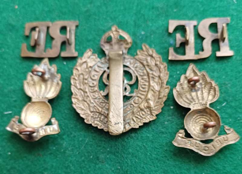 British Army: Royal Engineers, brass cap badge, collars pair, titles pair set.