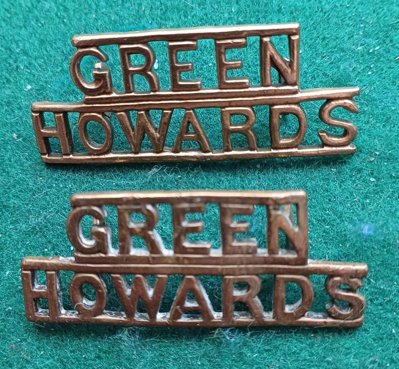 British Army, Alexandra, Princess of Wales, Own Yorkshire Regt, Green Howards, brass titles pair