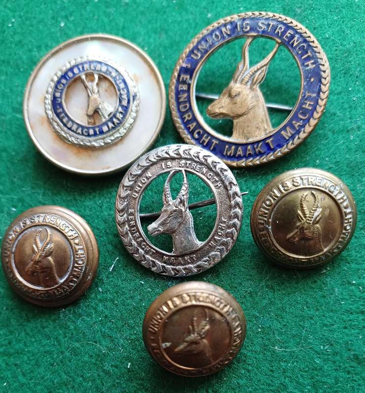 SA UDF, 3 x WWI Sweetheart badges and 3 x WWI SA Brigade buttons
