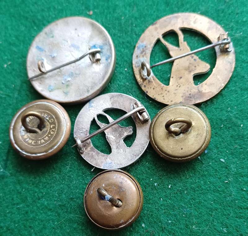 SA UDF, 3 x WWI Sweetheart badges and 3 x WWI SA Brigade buttons