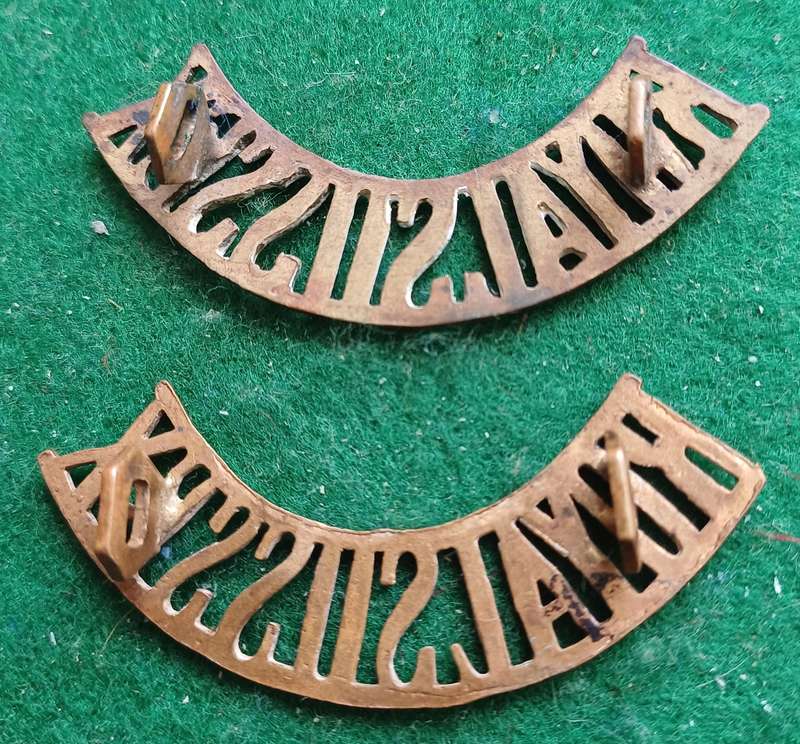 British Army, Royal Sussex Regt brass titles x 2