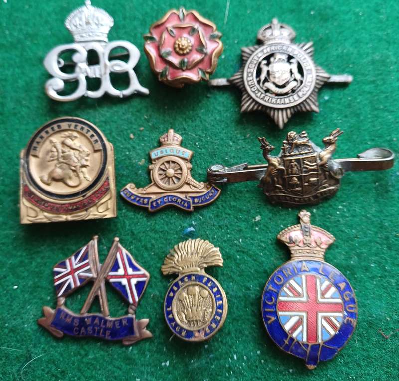 Lot of 9 Military badges mostly sweetheart.