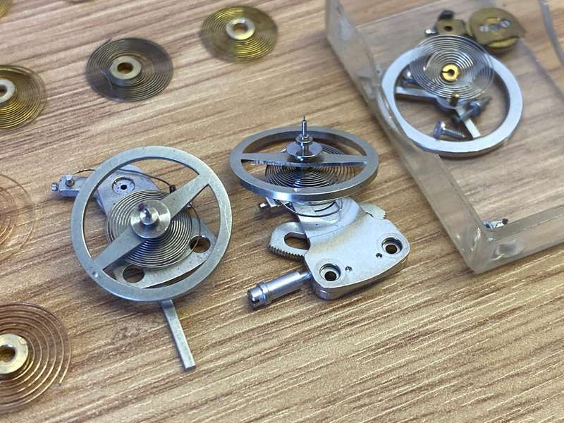 Clock balance hairsprings