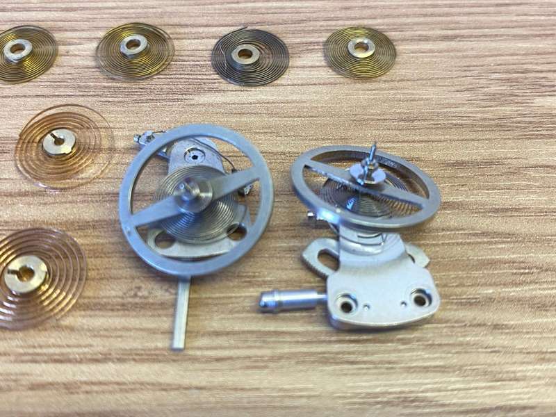 Clock balance hairsprings