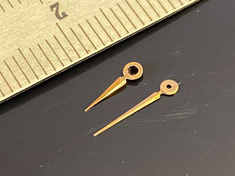 Paired hour & minute hands for mid size watch