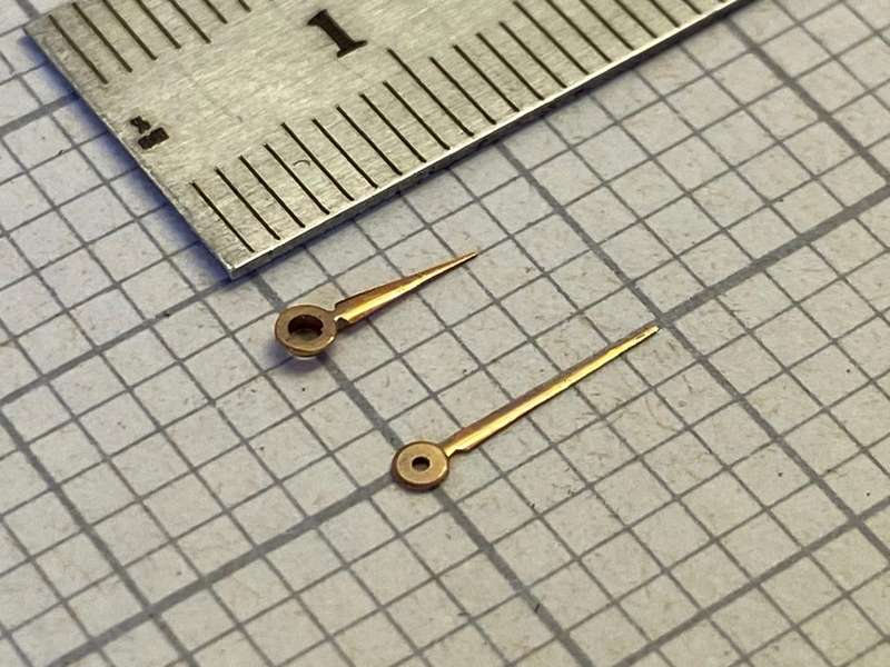 Paired hour & minute hands for mid size watch