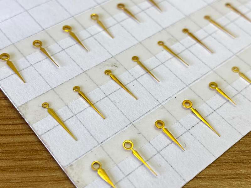Hour & minute hands for watch - gilt baton