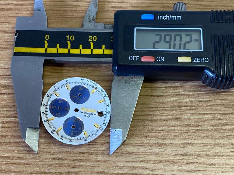 Pulsar Chronograph Y182 dial