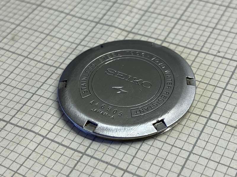 SEIKO 7006 - 7070 case back