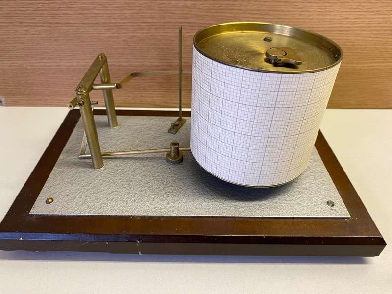 Recording barometer