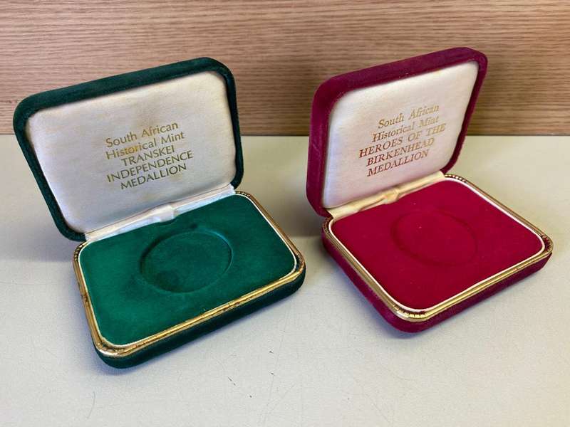 2 Velvet boxes for 1 Oz Krugerrand or similar size coin