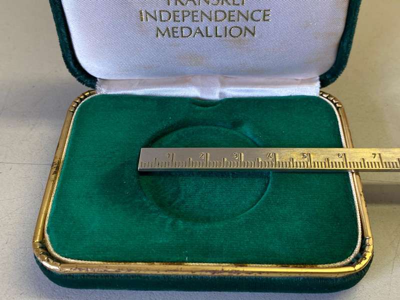 2 Velvet boxes for 1 Oz Krugerrand or similar size coin