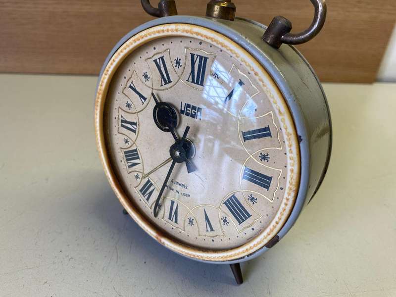 VEGA - antique USSR alarm clock - parts/repair