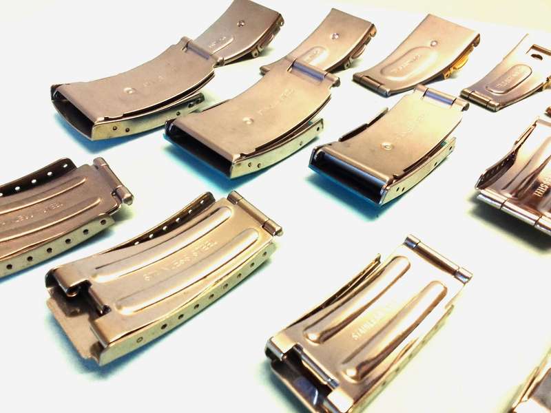 16 x tri-fold bracelet clasps