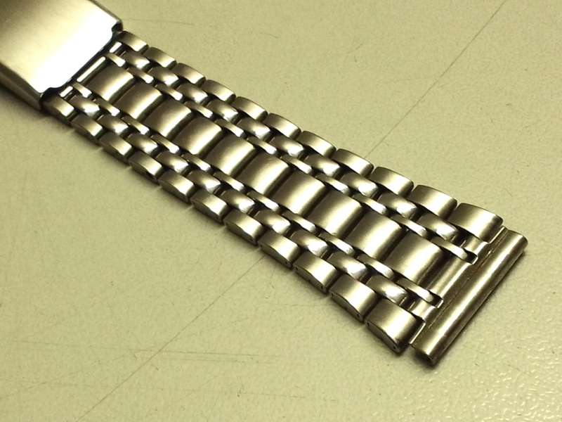 Used 18mm stainless steel bracelet