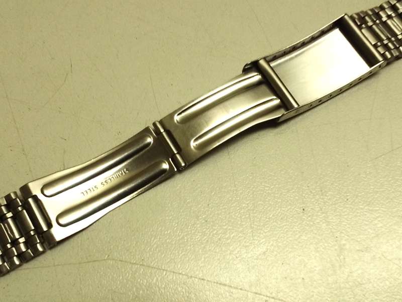 Used 18mm stainless steel bracelet
