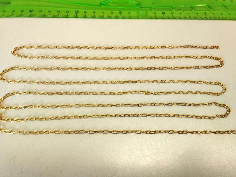 Gilt cock chain