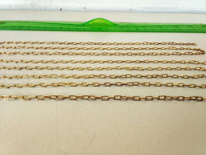 Gilt cock chain