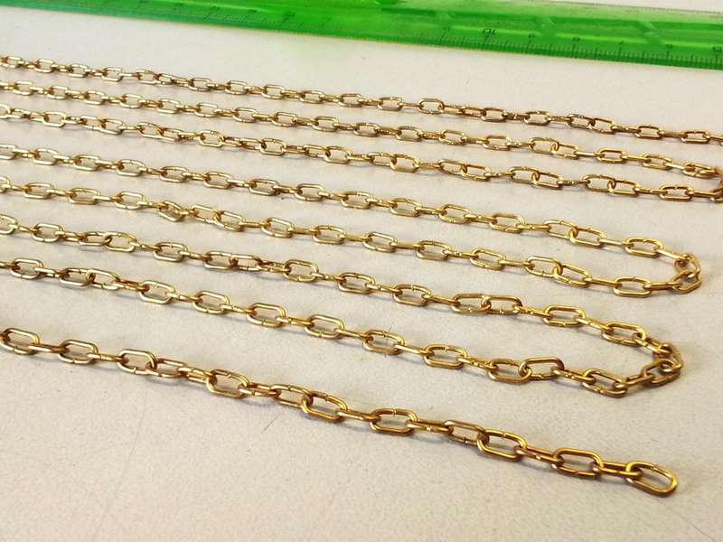 Gilt cock chain