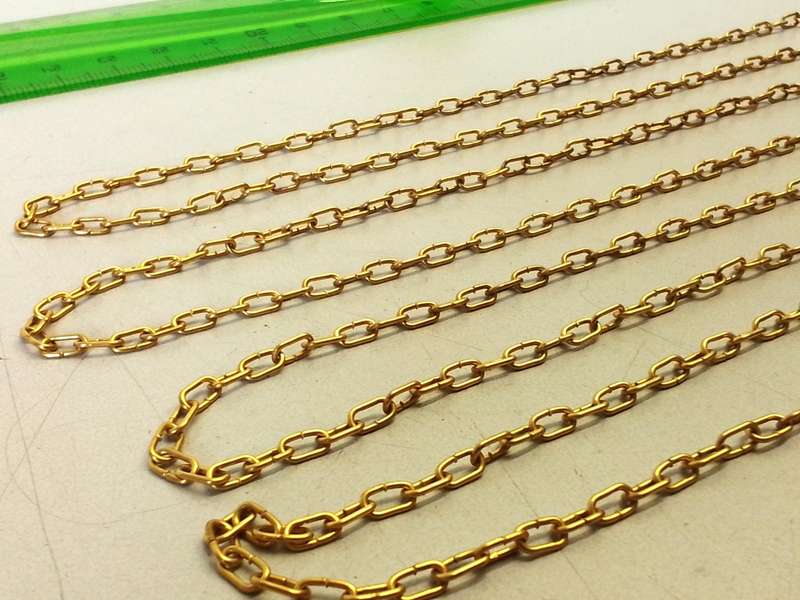 Gilt cock chain