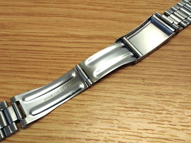 Used 18mm stainless steel bracelet - curved end links